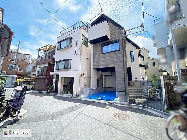 【前面道路含む現地写真】≪見学予約可能!≫小学校まで徒歩2分、中学校まで徒歩4分!徒歩10分圏内に複数のスーパーが揃うご家族みんなが暮らしやすいエリアです♪