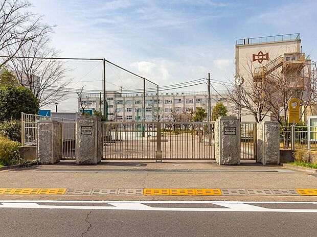 足立区立第十四中学校(約850m)