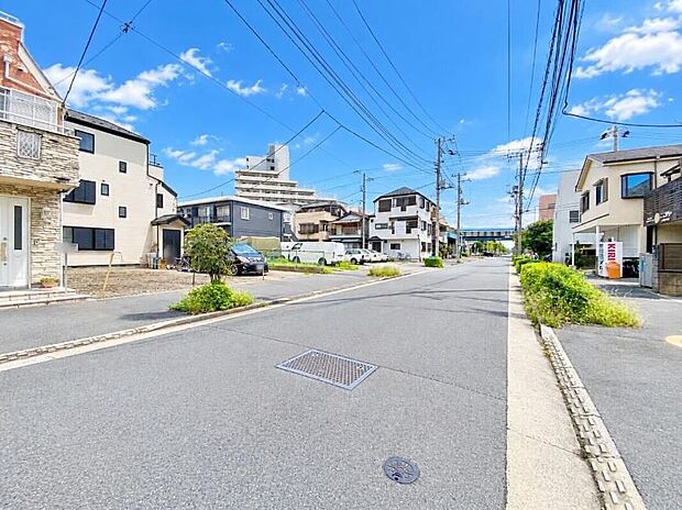 【前面道路含む現地写真】≪見学予約可能！≫当日のご見学予約も承ります。同じものは２つとない「夢のマイホーム」との出会いが待っているかもしれません。