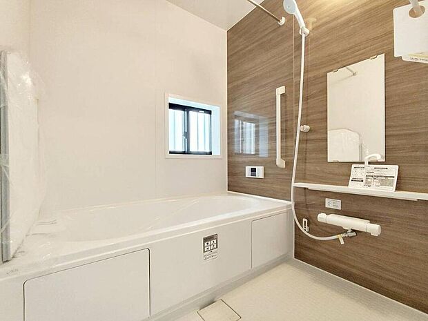 B号棟
１坪以上広さを設けた浴室で、ゆったりバスタイム♪
お子様と一緒に入るにも充分な広さです。一日の疲れを癒せます♪　　