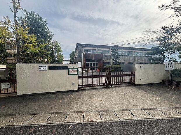 小牧市立本庄小学校まで980m