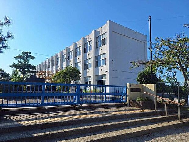 瀬戸市立西陵小学校まで290m