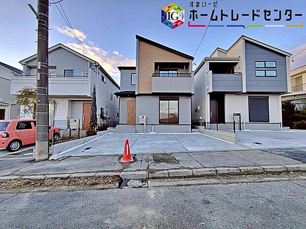 瀬戸市萩山台５丁目２期　全２棟（写真１号棟）
堂々完成しました☆
ぜひ現地にて、実際の街並み・日当たり等ご確認下さい♪
お問い合わせはお気軽に☆