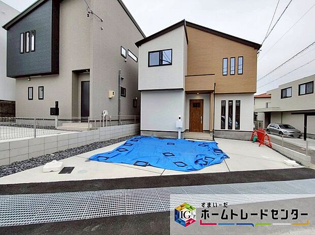 瀬戸市第２幡野町　全２棟（写真１号棟）
堂々完成しました☆ご案内可能です♪
ぜひ現地にて、実際の建物・日当たり・周辺環境などご覧下さい♪
お問い合わせはお気軽に、ホームトレードセンター株式会社まで！