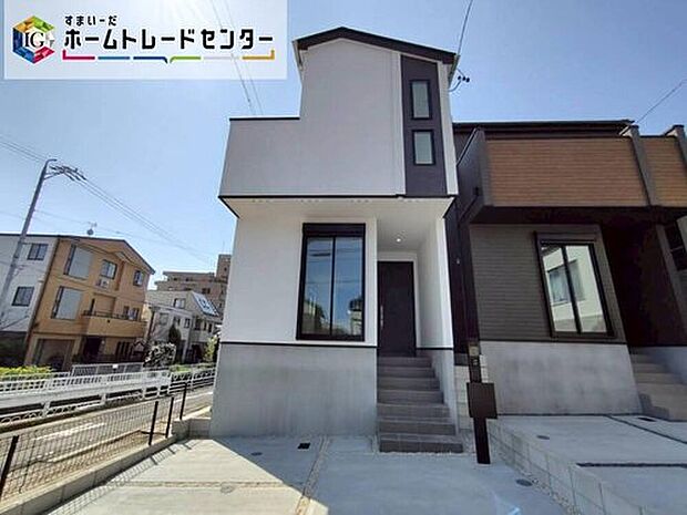 名古屋市北区川中町 全2棟(写真1号棟)
ご好評につき残り1棟!
完成済み物件につき、ご案内可能です♪
並列2台駐車可能☆
お問い合わせはお気軽に、ホームトレードセンター株式会社まで!