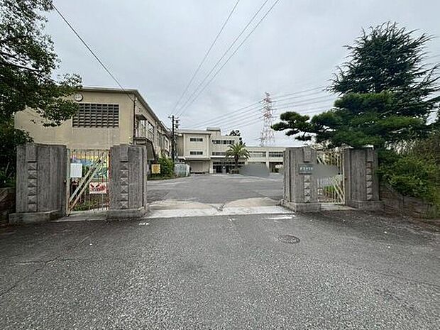 東浦町立東浦中学校（約1,100m）