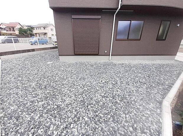 【庭】５号棟お庭スペース
広々としたお庭あります♪
バーベキューやガーデニングにも便利な空間♪