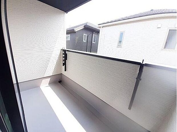 【バルコニー】１号棟
バルコニースペース
インナーバルコニーのため雨の日の洗濯も安心です♪