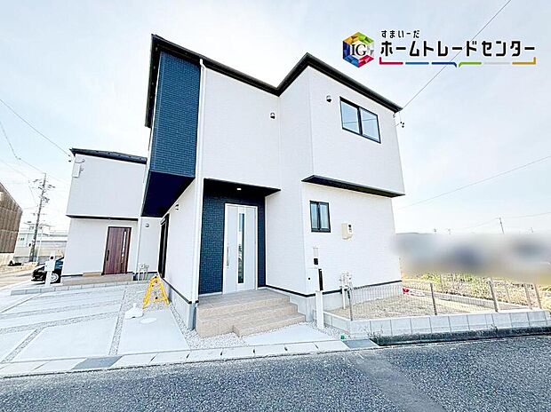 【駐車場】１号棟
並列２台駐車可能スペースを確保しました☆来客時も安心です♪
セカンドカー用にされてもいいですね♪
交通量が少なく、ゆとりをもって駐車できます。