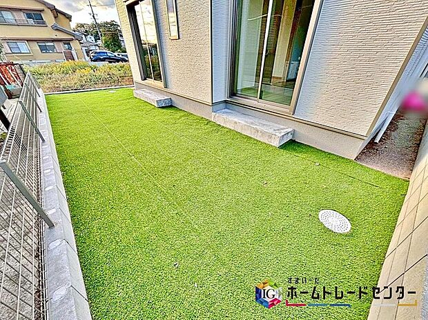 【庭】お庭がございます♪
小さなお子様の遊び場や、ガーデニング・家庭菜園・BBQなど、お好みにおうち時間をお楽しみいただけます♪