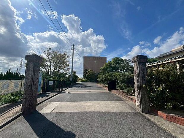 尾張旭市立旭小学校(約320m)