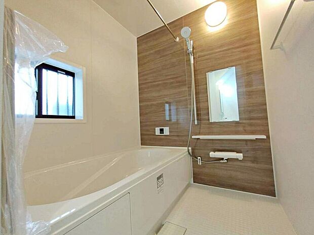 【浴室】B号棟
1坪以上広さを設けた浴室で、ゆったりバスタイム♪
お子様と一緒に入るにも充分な広さです。一日の疲れを癒せます♪