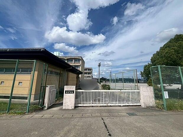 尾張旭市立西中学校(約960m)