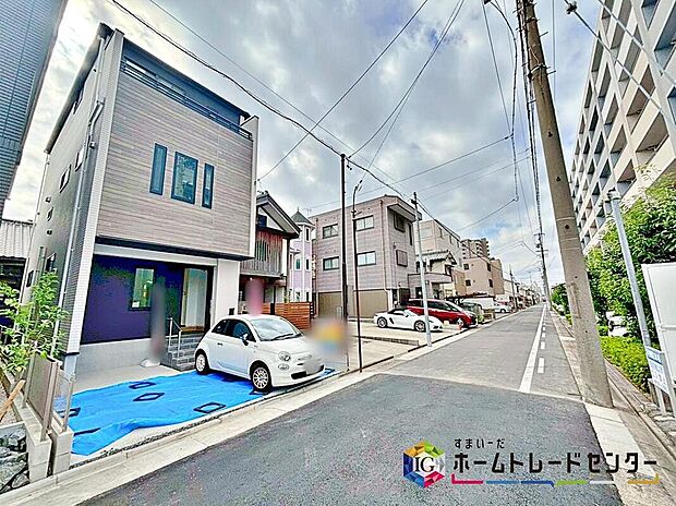【前面道路含む現地写真】前面は、交通量の少ない、北側約５．２ｍの公道です。
ゆとりがあり、駐車も落ち着いて行える
環境になっています。