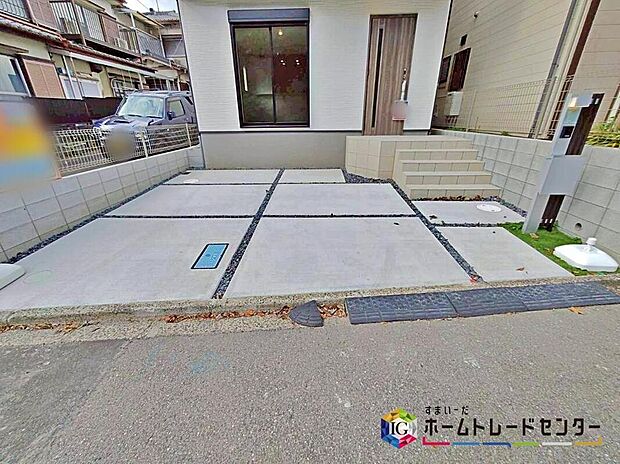 【駐車場】並列に2台駐車ができる広々とした駐車スペース。
玄関そばに駐車スペースがございますので、まとめ買いをした際にも運ぶのが簡単です!