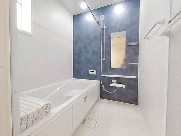 【浴室】３号棟
１坪以上広さを設けた浴室で、ゆったりバスタイム♪お子様と一緒に入るにも充分な広さです。一日の疲れを癒せます♪