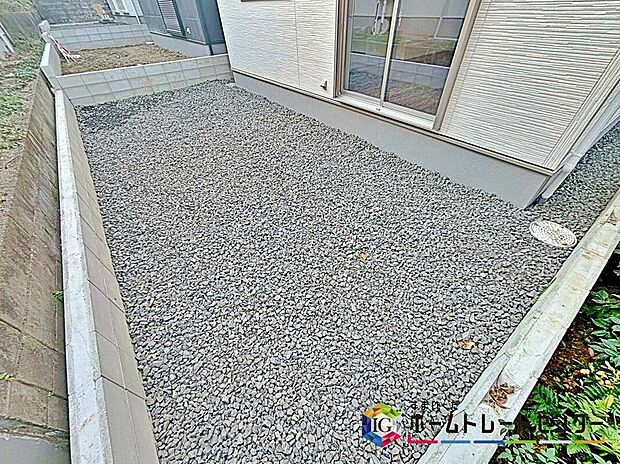 【庭】３号棟
お庭がございます♪
小さなお子様の遊び場や、ガーデニング・家庭菜園・BBQなどお好みにお楽しみいただけます♪