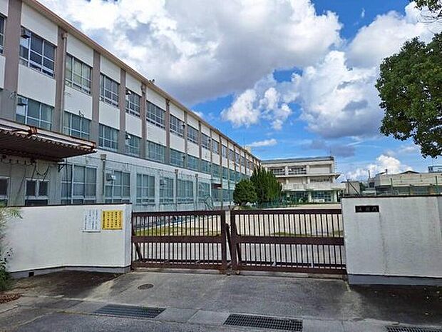 名古屋市立楠中学校（約1,790m）