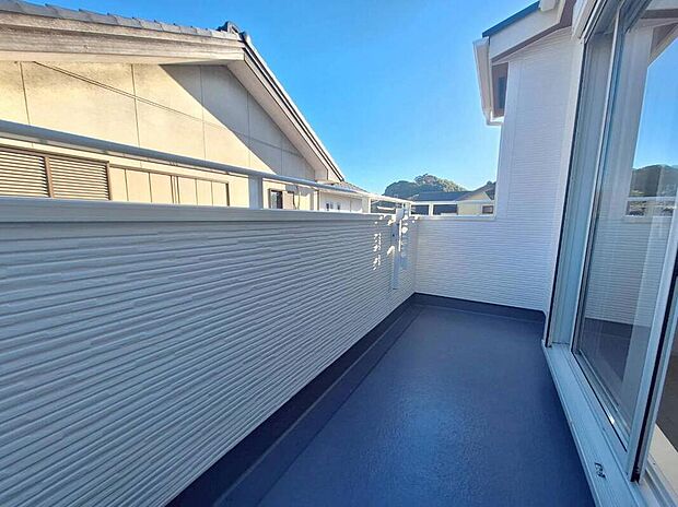 【バルコニー】１号棟
日当たりも良く、毎日のお洗濯が楽しくなりそう♪