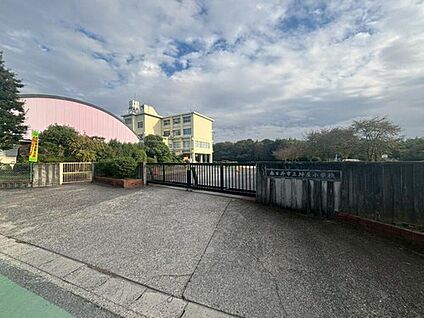 春日井市立神屋小学校 810m(徒歩11分)