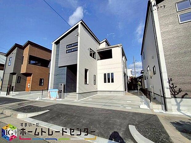 【現地外観写真】春日井市西高山町2丁目 全4棟(写真3号棟)
小学校まで徒歩15分、中学校まで徒歩8分!お子様の通学に安心の立地です♪