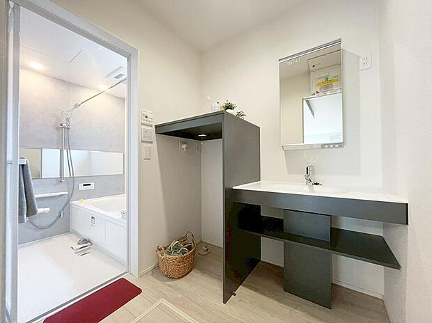 【洗面台・洗面所】暮らしを快適にする洗面化粧台収納力と機能性に優れた使いやすい設備で、忙しい朝の身支度もスムーズに♪