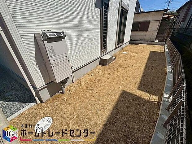 【庭】お庭がございます☆
マンションにはない戸建てならではのメリットです!
好きなお花でお庭をいっぱいに!
お子様やペットの遊び場に♪
