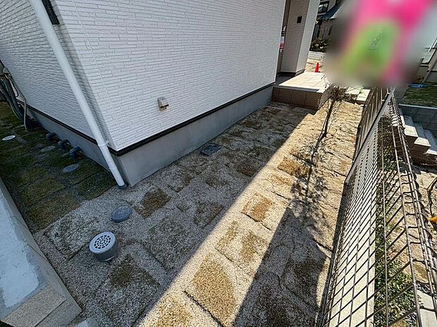 【庭】お庭がございます♪
小さなお子様の遊び場や、ガーデニング・家庭菜園などお好みにお楽しみいただけます♪