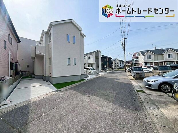 【前面道路含む現地写真】前面は、東側約６．０ｍの道路です。
ゆとりがあり、静かな環境の為、駐車も落ち着いて行えます。
お問い合わせはお気軽に♪