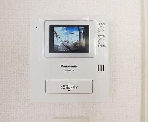 【TVモニター付きインターホン】室内にいながら来訪者の様子を確認できるTVモニター付きインターホン。お子様のお留守番時にも安心です。