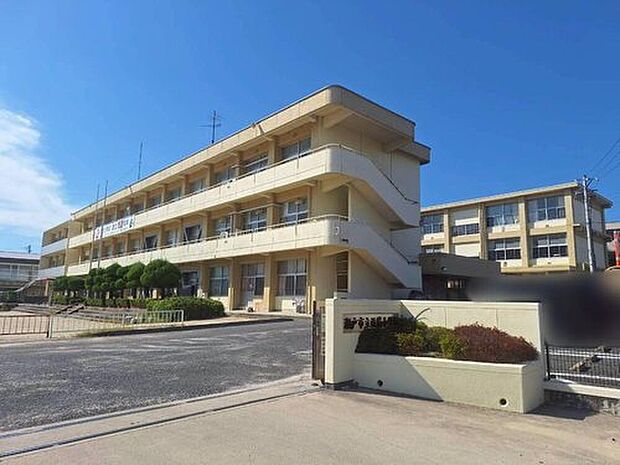 瀬戸市立效範小学校（約750m）