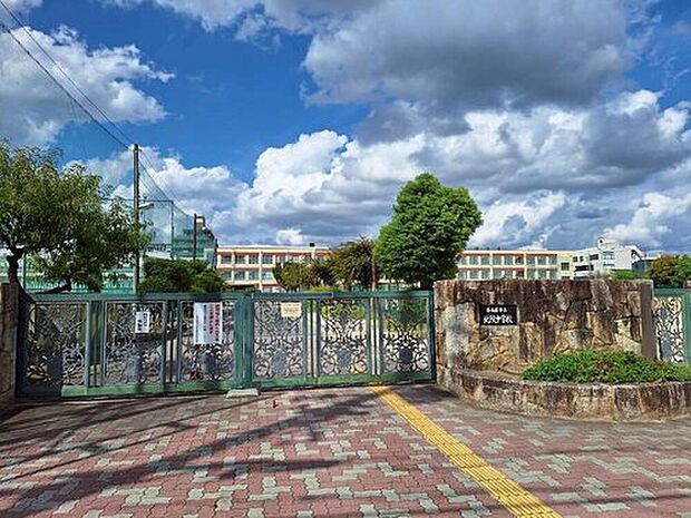 名古屋市立北陵中学校(約1,300m)