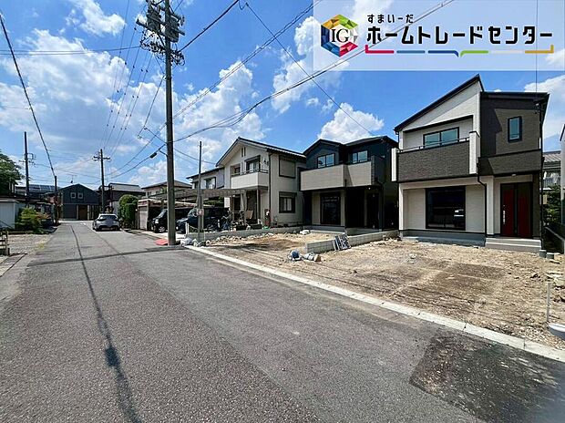 【前面道路含む現地写真】前面は、南側約5.99mの道路に接道しています。
静かな環境で駐車が可能です。
お問い合わせはお気軽に♪