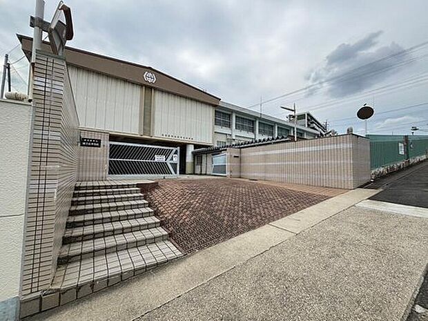 名古屋市立猪子石中学校(約800m)