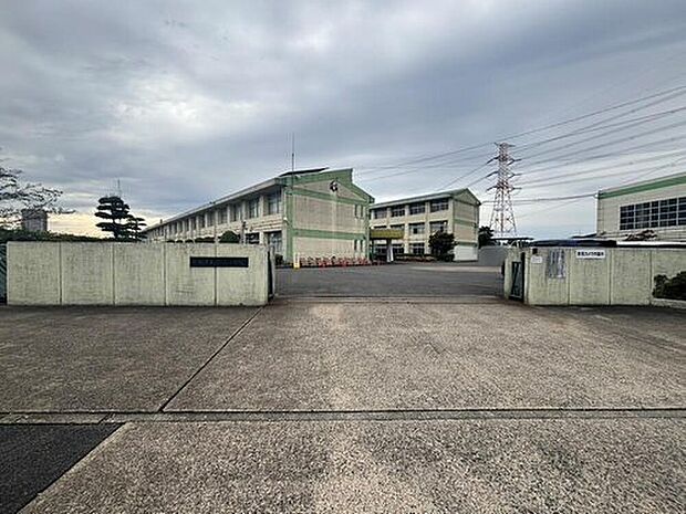 小牧市立光ケ丘小学校(約700m)