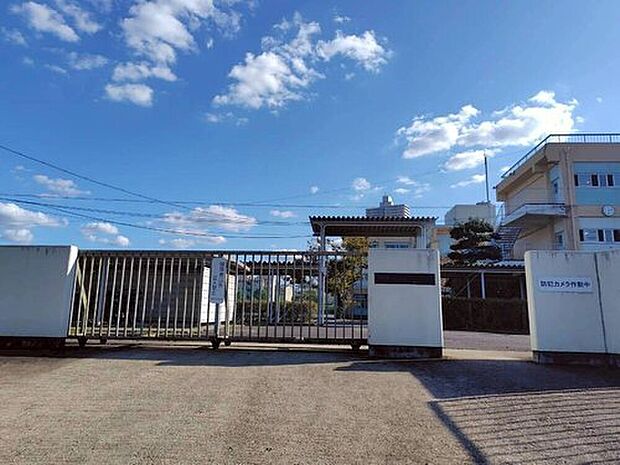 小牧市立篠岡中学校（約603m）