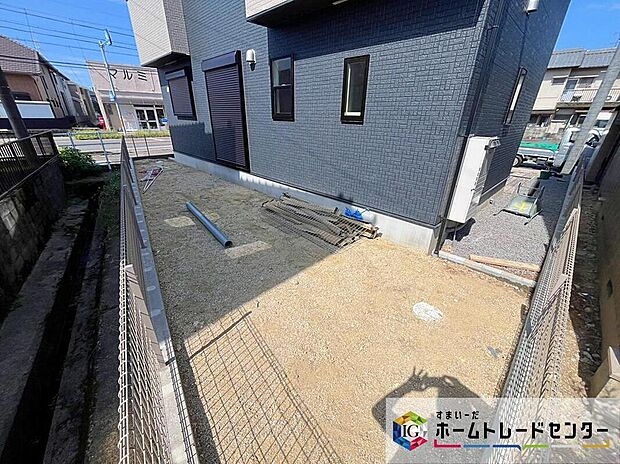 【庭】日当たり良好な南向きのお庭がございます♪
マンションには無い、戸建てならではのメリットです♪
好きなお花でお庭をいっぱいに!お子様やペットの遊び場にも♪