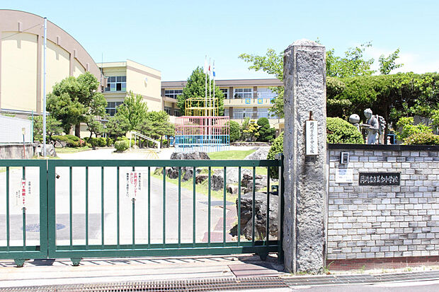 美合小学校（約550m）