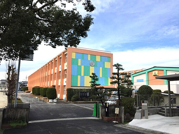 城山小学校（約400m）