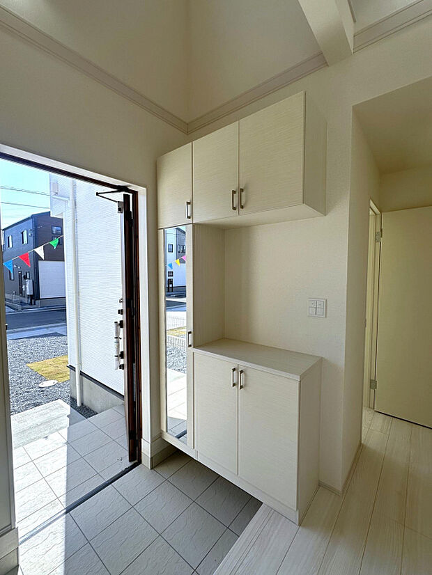 （1）号棟　リビング　全棟折上天井採用！高さをプラスして、開放感のあるリビングに♪