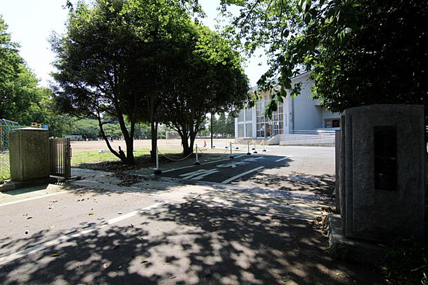牛久小学校　徒歩7分