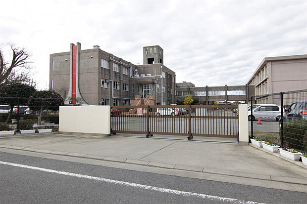 緑岡小学校　徒歩9分