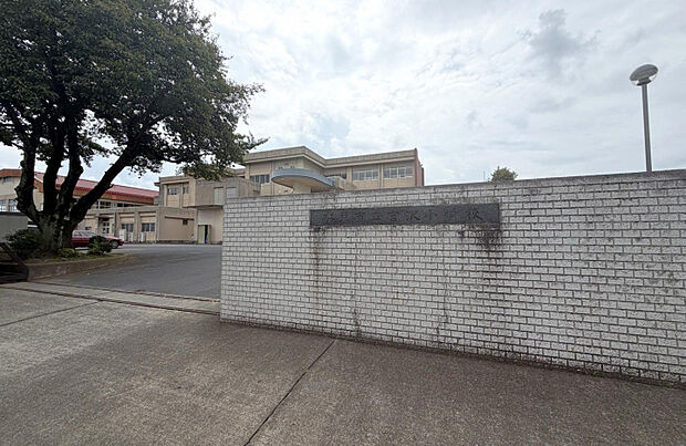 吉沢小学校　徒歩7分