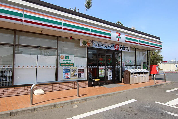 セブンイレブン牛久刈谷団地入口店（約700m）