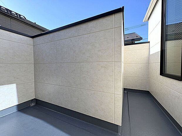 【その他内観】■バルコニー■
2階のバルコニーは風通良好です♪洗濯物も早く乾き、家事の時短につながります。