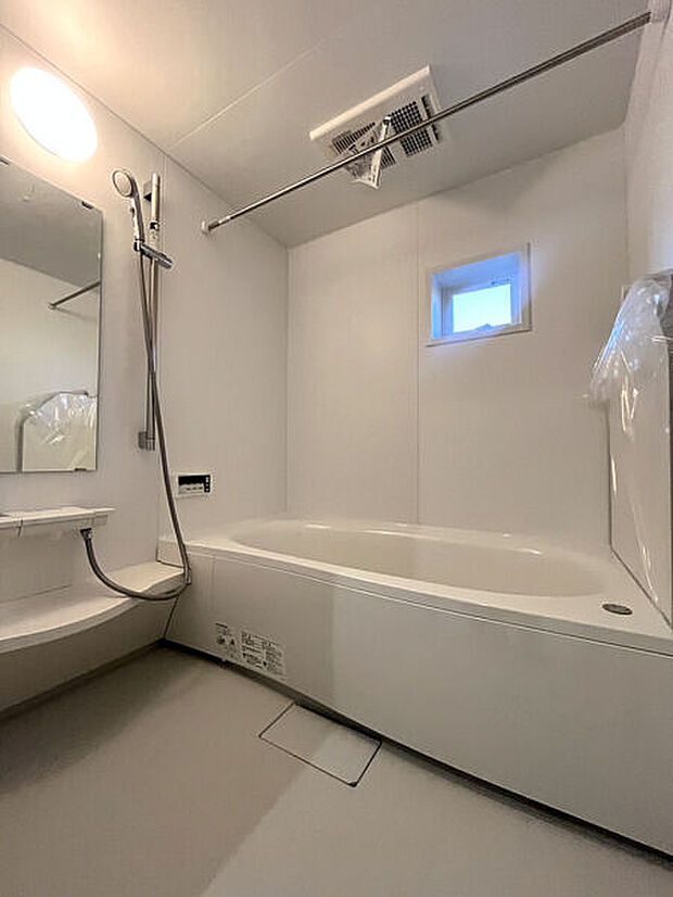 【浴室】■バスルーム(2号棟)■
浴室暖房乾燥機を標準で採用。夜や雨の日も浴室を利用し、衣類を乾かせます。