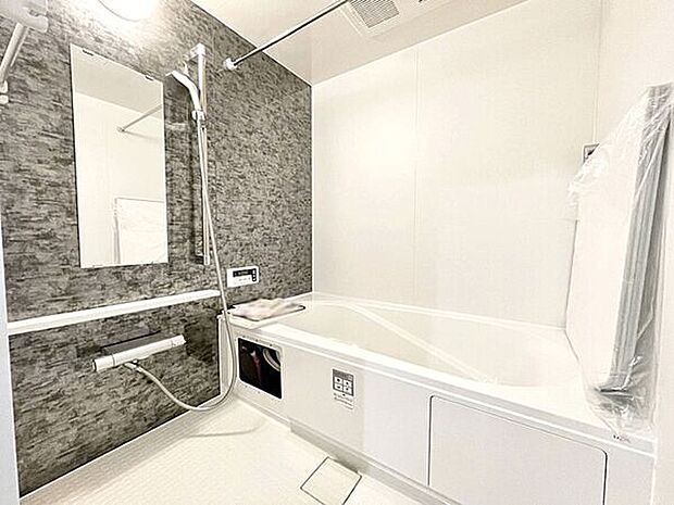 【浴室】■バスルーム(3号棟)■
1日の疲れを癒す広いバスルーム。足を伸ばしてゆっくり湯船につかることができます♪お子様と一緒に入っても、ゆとりがあるのがうれしいですね!