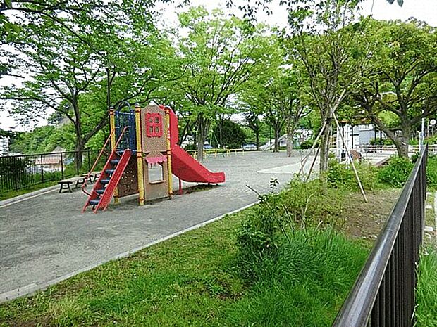 城山台公園(約1,332m)