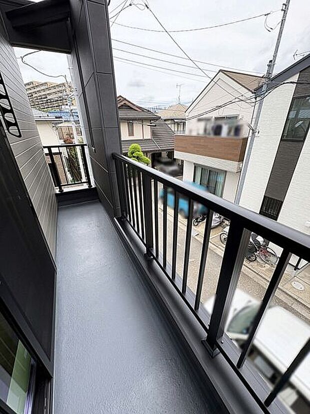 【その他内観】■バルコニー(1号棟)■
強い直射日光を避けられる北東向きのバルコニーは、夏場でも室温の上昇を抑えられることが期待できます☆