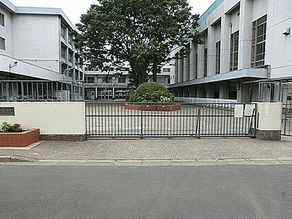 練馬区立関中学校 761m